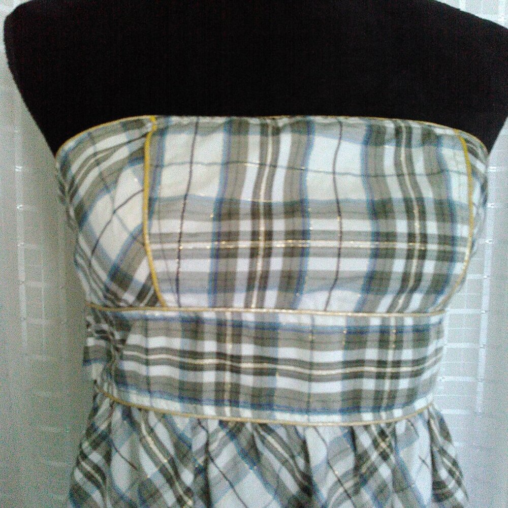 SUMMER STRAPLESS DRESS.  COLOR: GREEN.